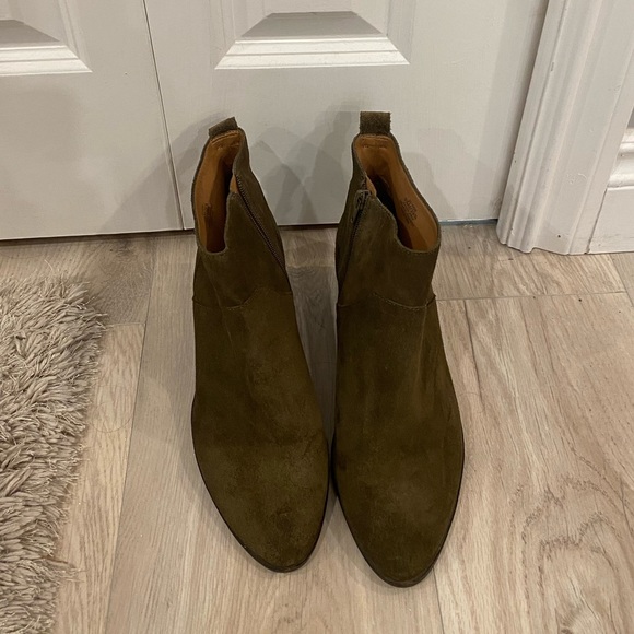 CUTE FOREST GREEN CHELSEA BOOTS - Picture 3 of 5